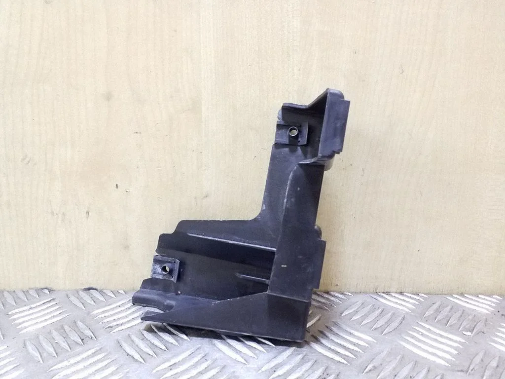 Rear bumper mounting bracket 1K5807394A