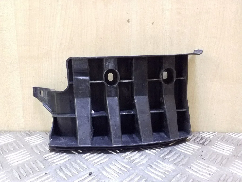 Rear bumper mounting bracket 4F5807897B