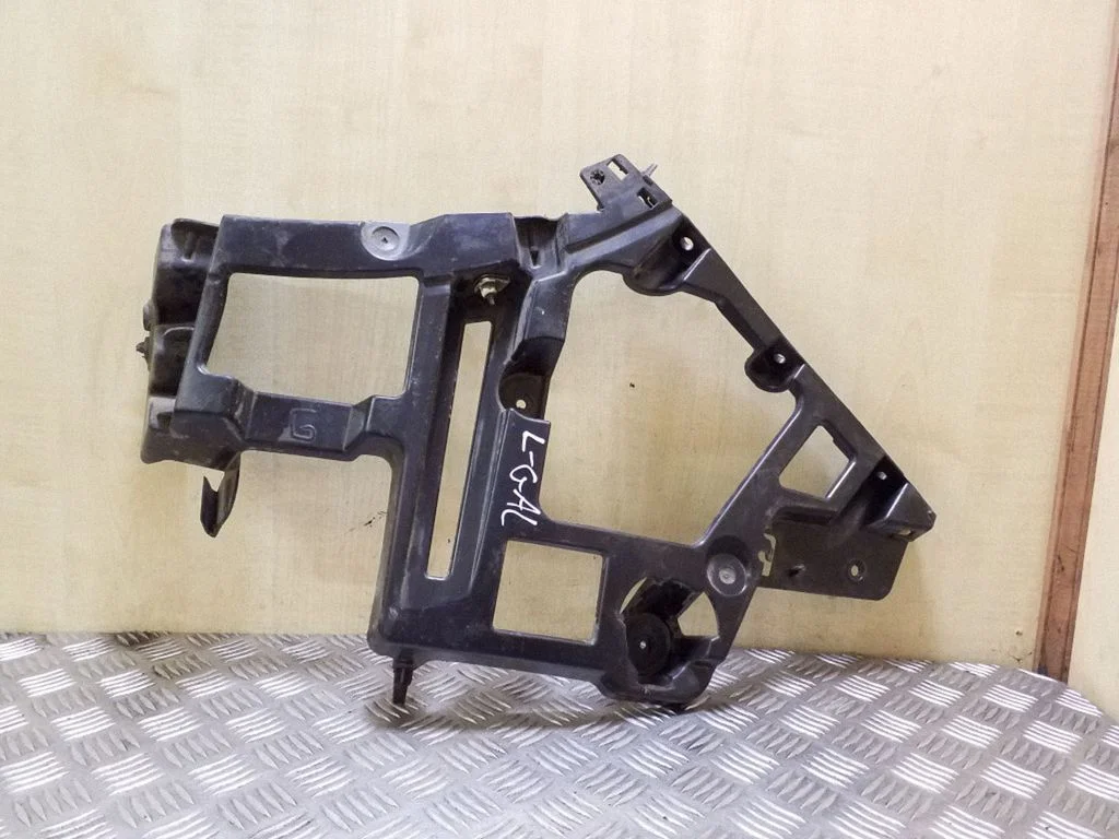 Rear bumper mounting bracket 9687948880