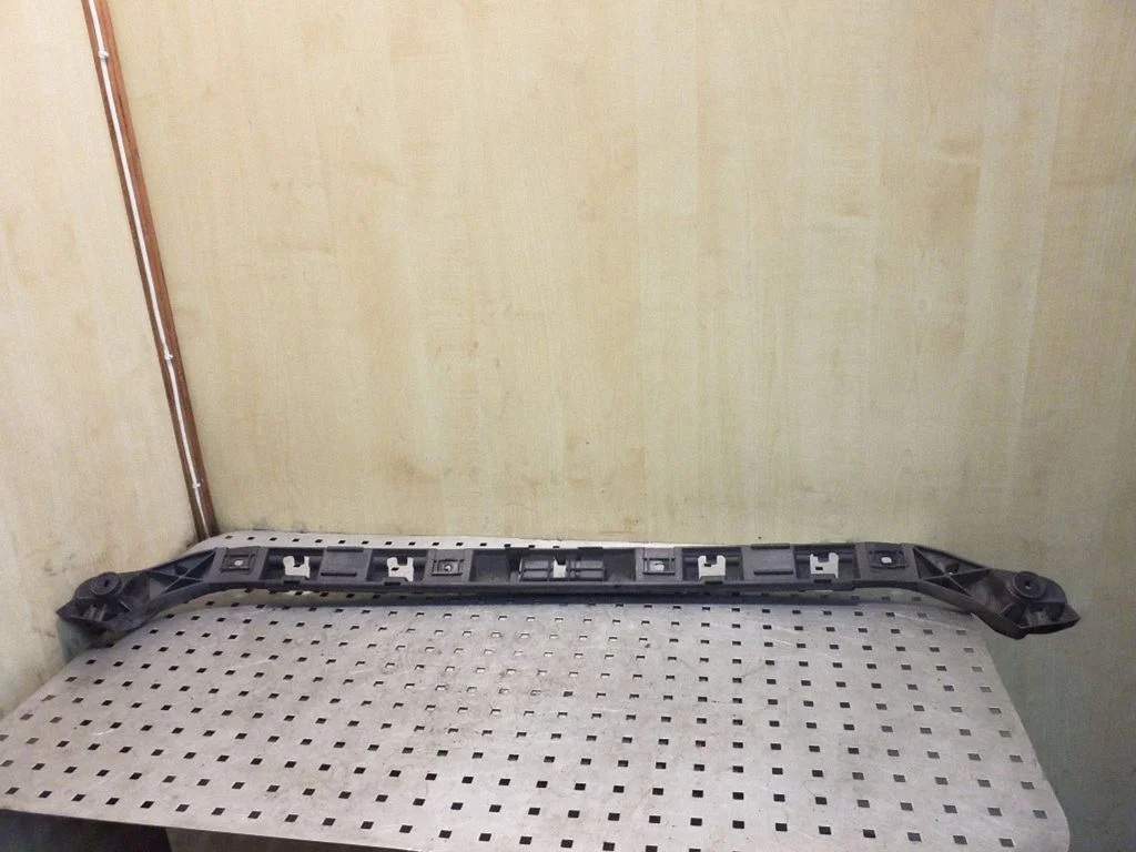 Rear bumper mounting bracket 3C8807863B
