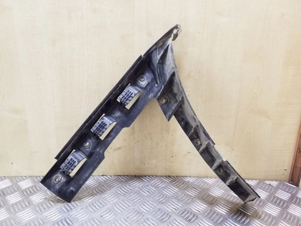 Rear bumper mounting bracket 3B9807394B