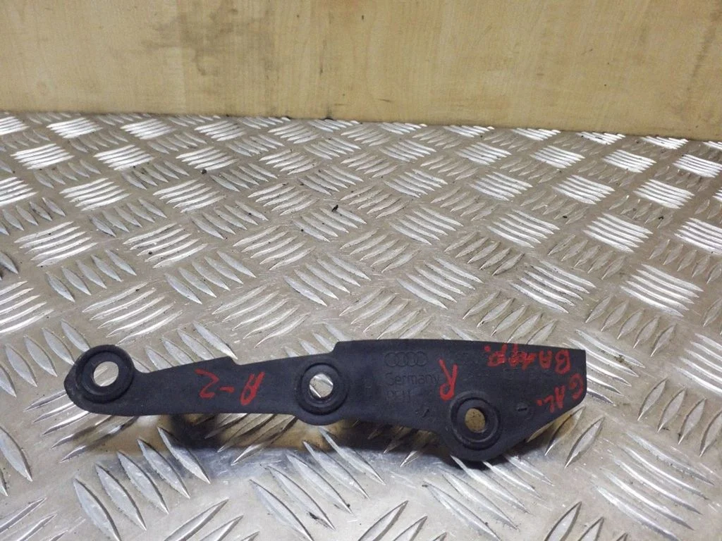 Rear bumper mounting bracket 8Z0853884