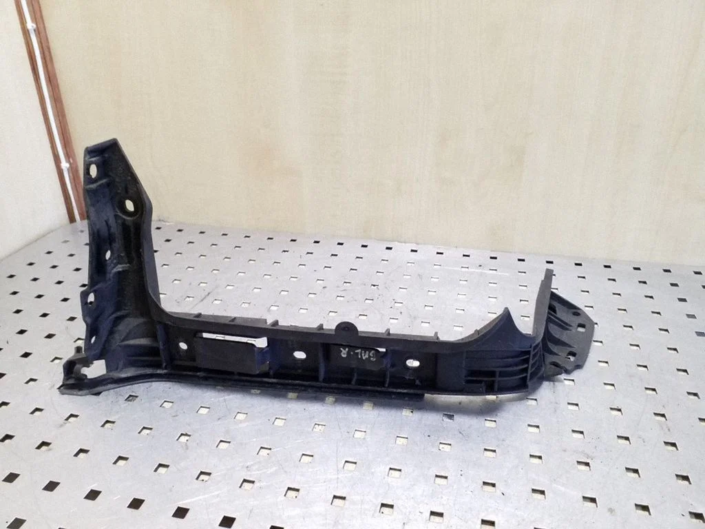 Rear bumper mounting bracket 7H0807394B
