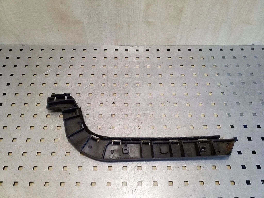 Rear bumper mounting bracket 30763018