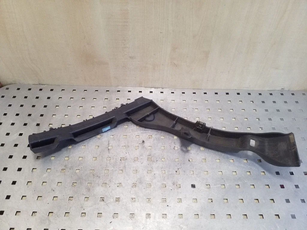 Rear bumper mounting bracket 9683045680