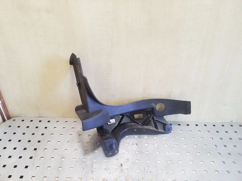 Rear bumper mounting bracket 9685552577