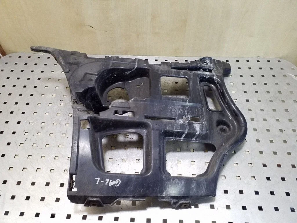 Rear bumper mounting bracket 51127202667
