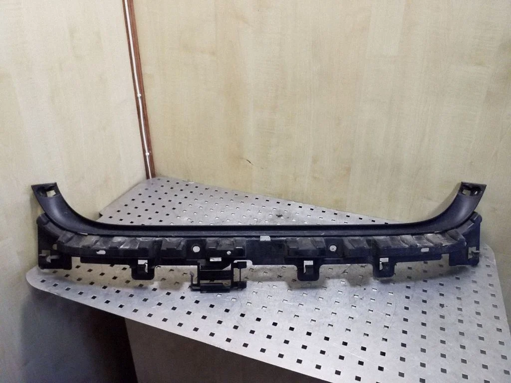 Rear bumper mounting bracket 51127058522