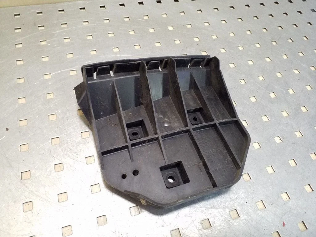 Rear bumper mounting bracket 30763019