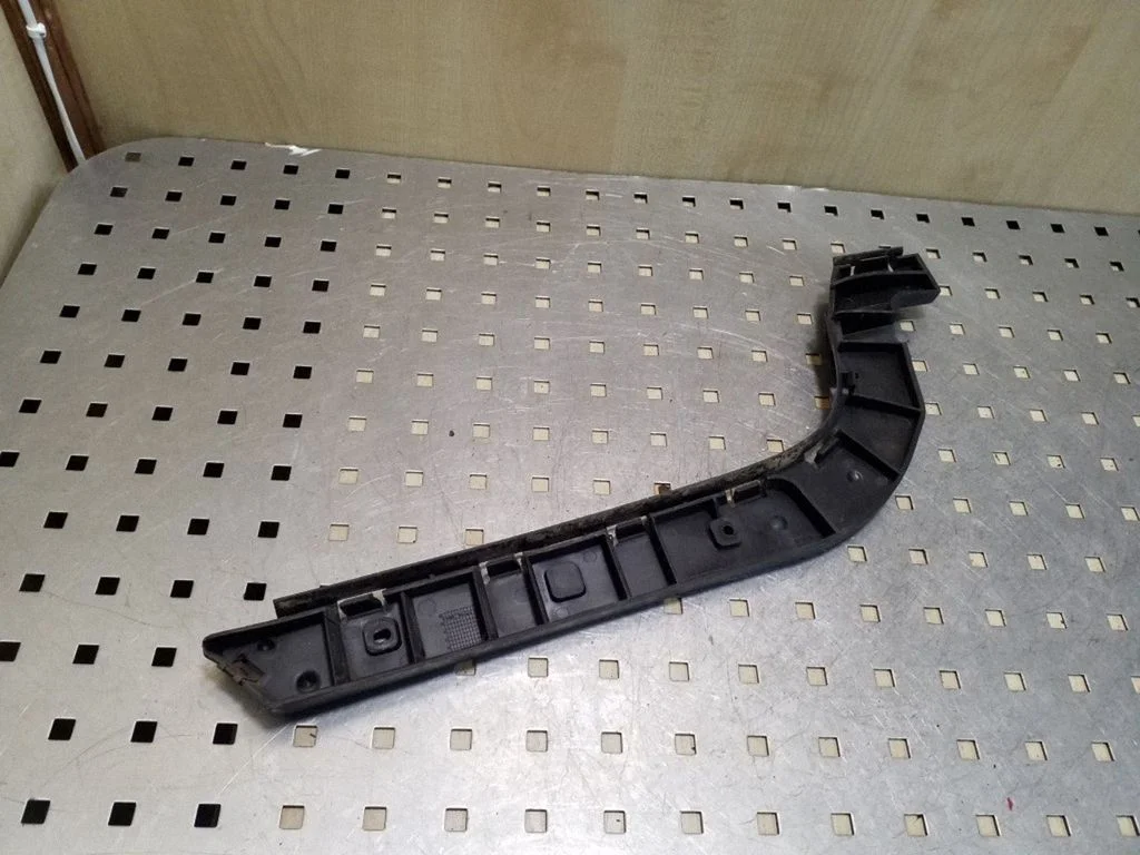 Rear bumper mounting bracket 30763017
