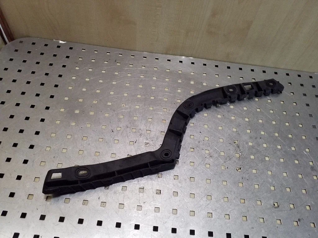 Rear bumper mounting bracket 3T5807394