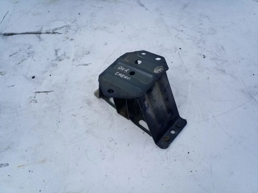 Rear bumper mounting bracket – right