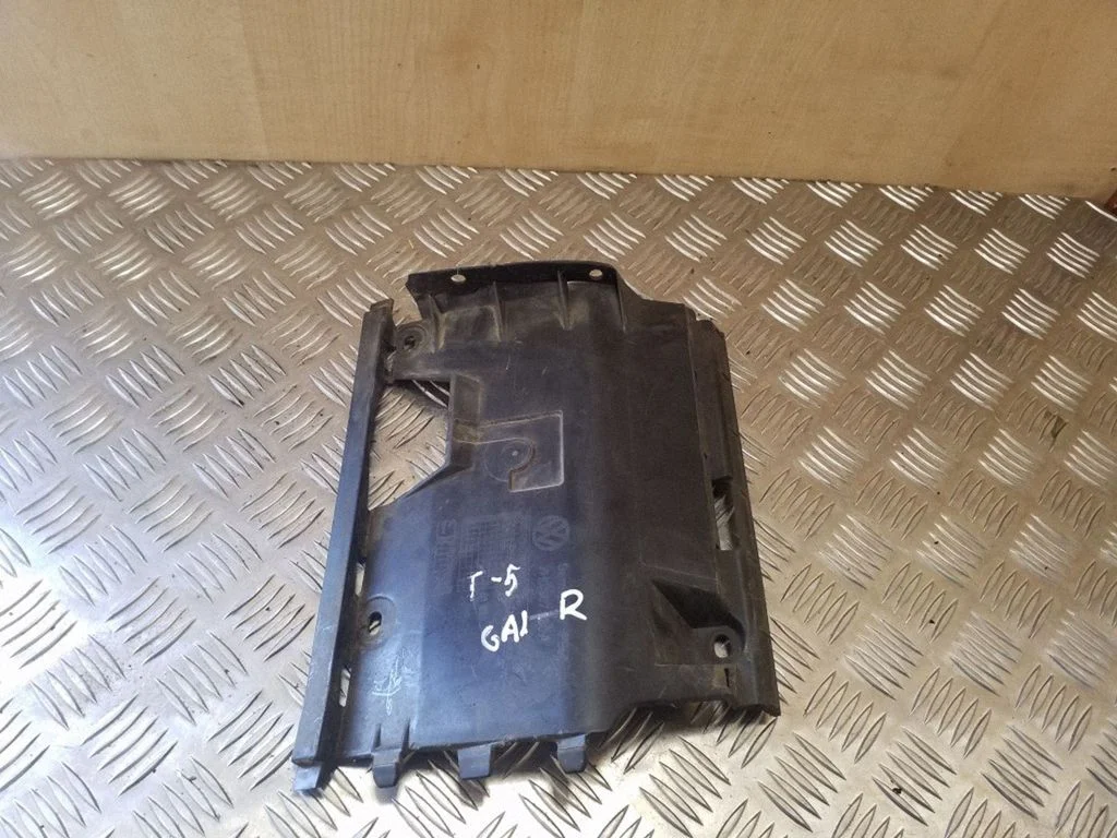 Rear bumper mounting bracket – Volkswagen Transporter - Caravelle T5 (2003-2015)