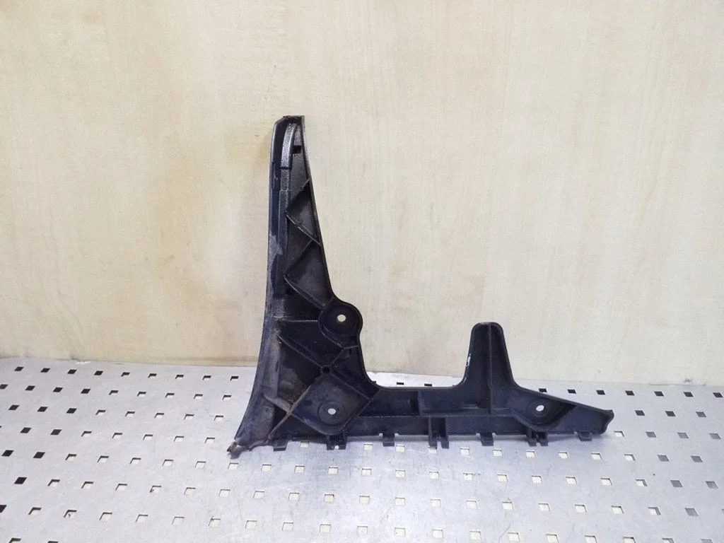 Tagumise kaitseraua kinnitusklamber – Audi A6 Allroad C6 (2006-2011)