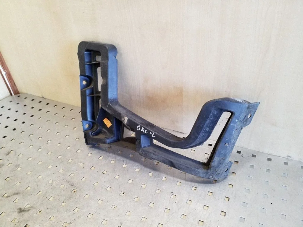 Rear bumper mounting bracket 9686264380