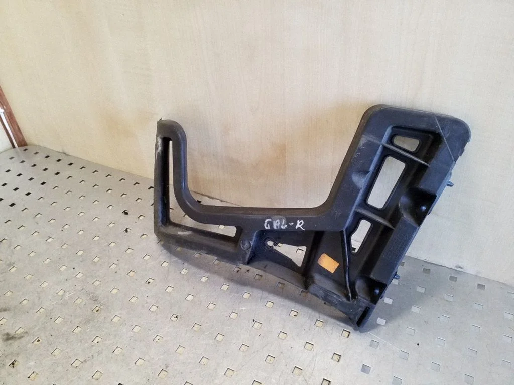 Rear bumper mounting bracket 9686247680