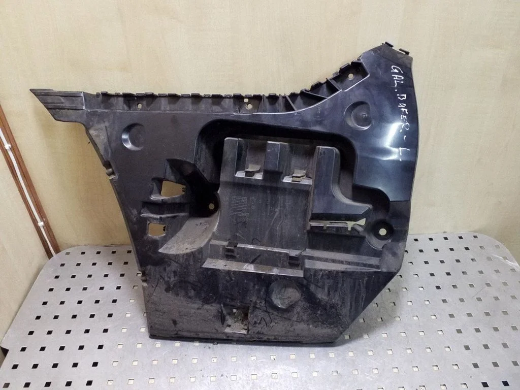 Rear bumper mounting bracket 51127184767
