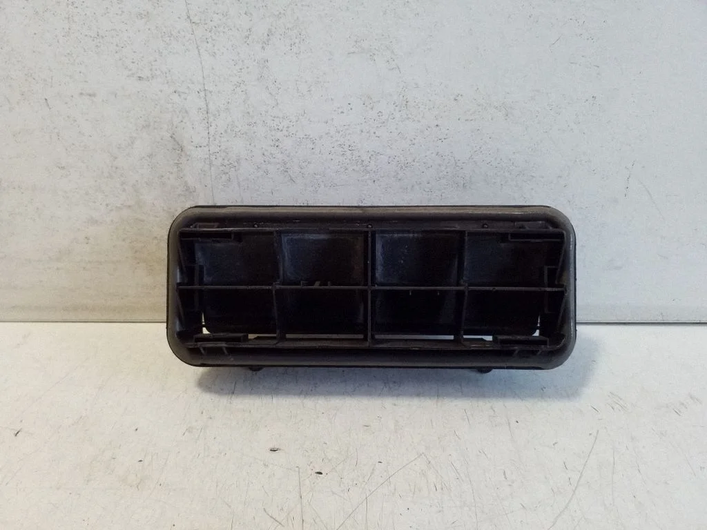 Ventilācijas režģis – Nissan Leaf I (ZE0) (2010-2017)