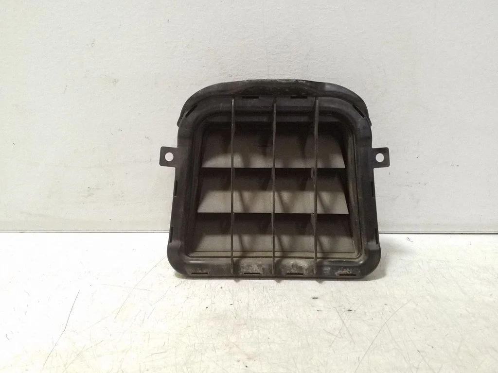 Ventilatsioonirest 8K0819181B