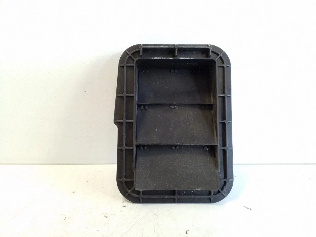 Quarter panel pressure vent 6294010020