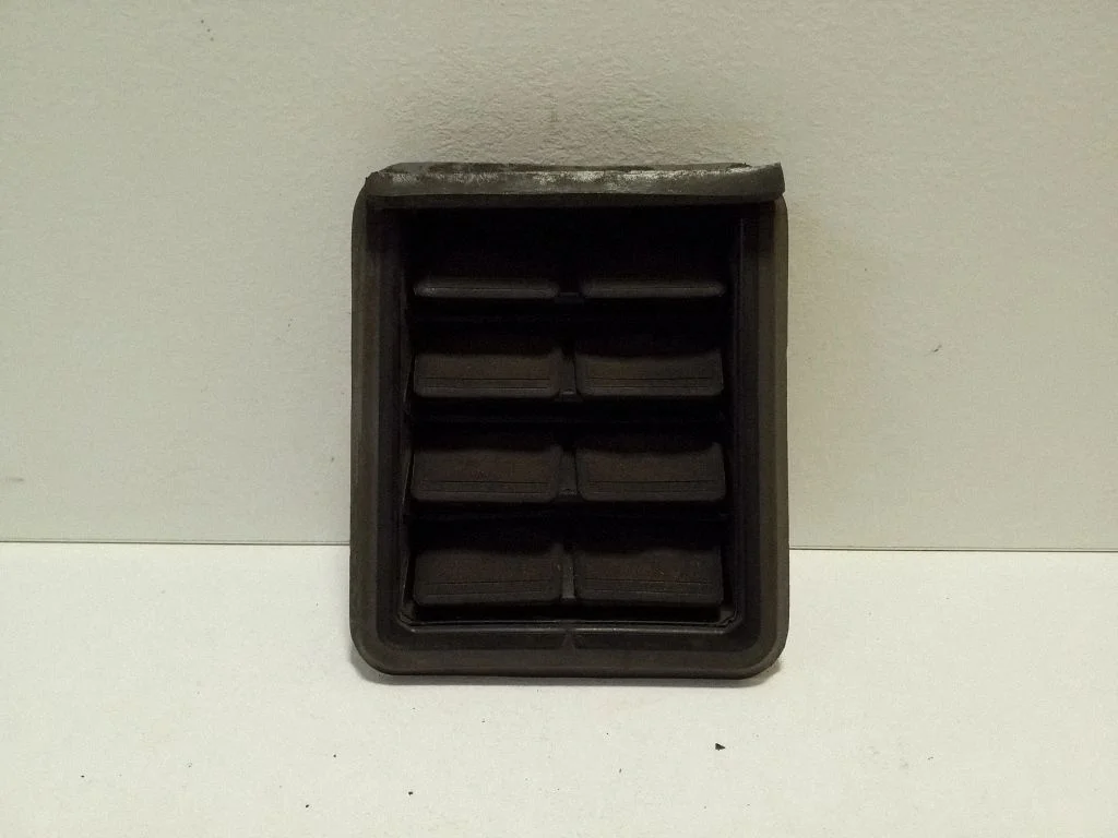 Ventilatsioonirest 05058643AA – Jeep Grand Cherokee (2010-2021)