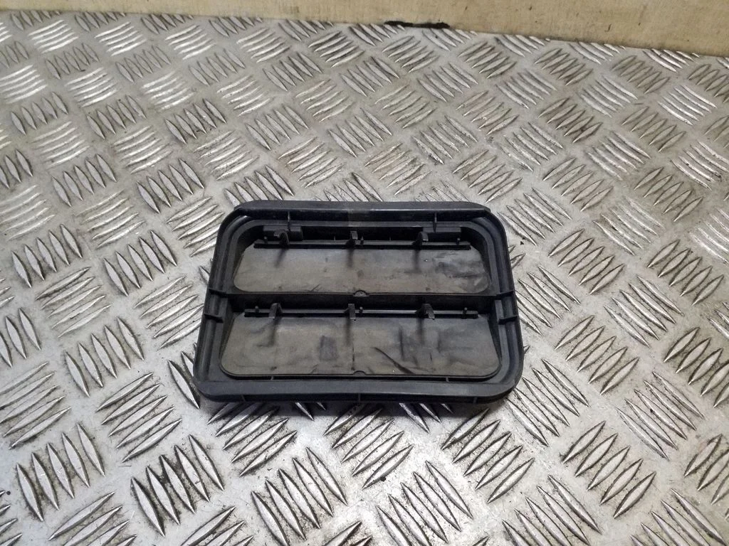 Quarter panel pressure vent 9675506980 – Citroen C4 Grand Picasso (2013-2018)