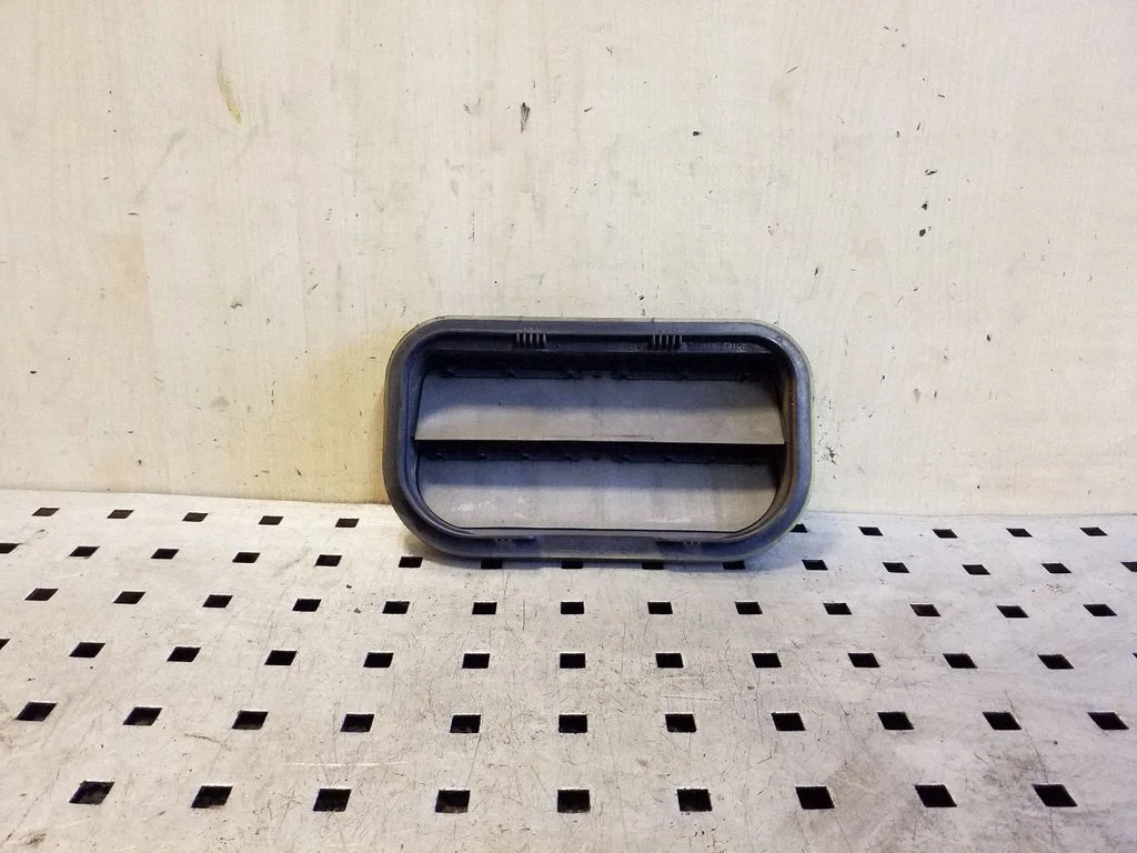 Ventilatsioonirest – Volvo XC70 (2008-2013)