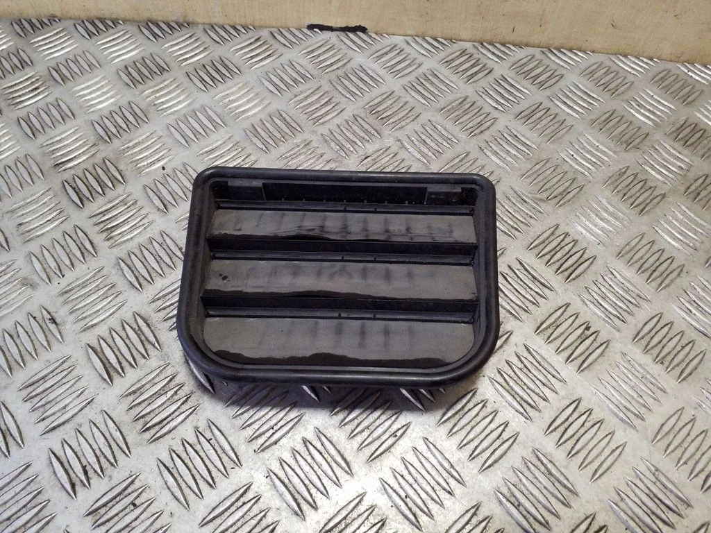 Ventilācijas režģis – kreisā