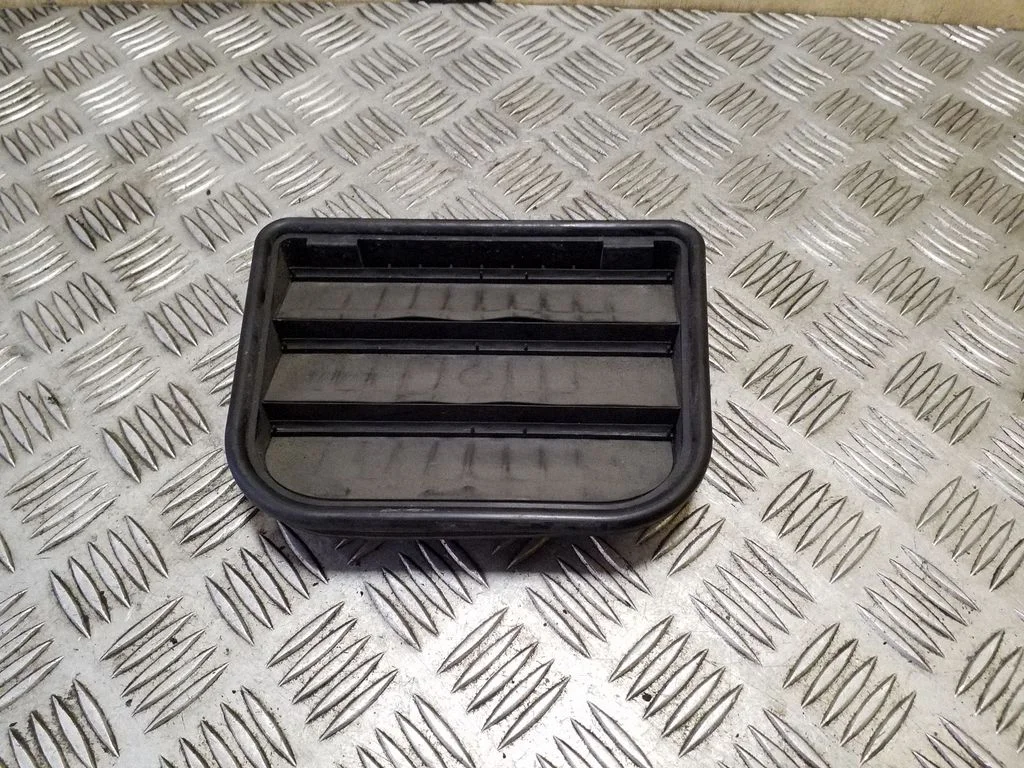 Ventilācijas režģis – labā