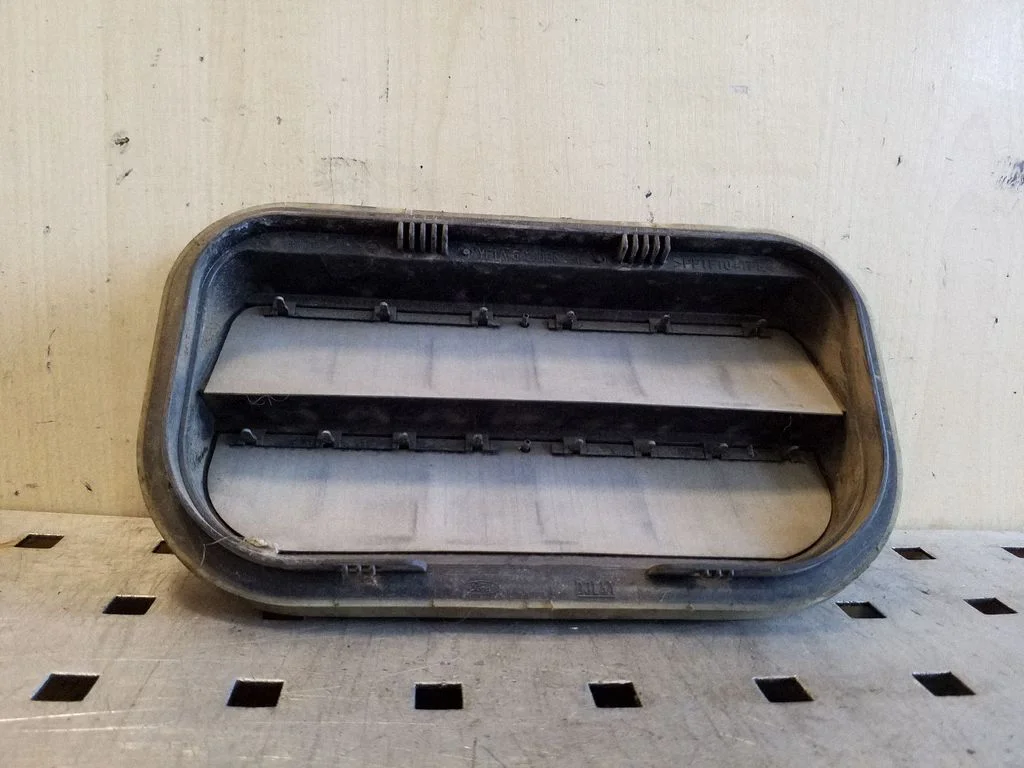 Ventilācijas režģis – kreisā