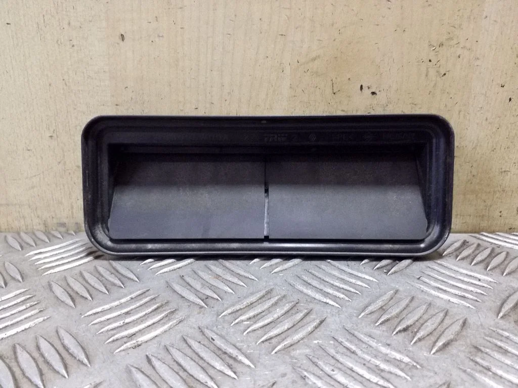 Ventilācijas režģis 76805EW00A