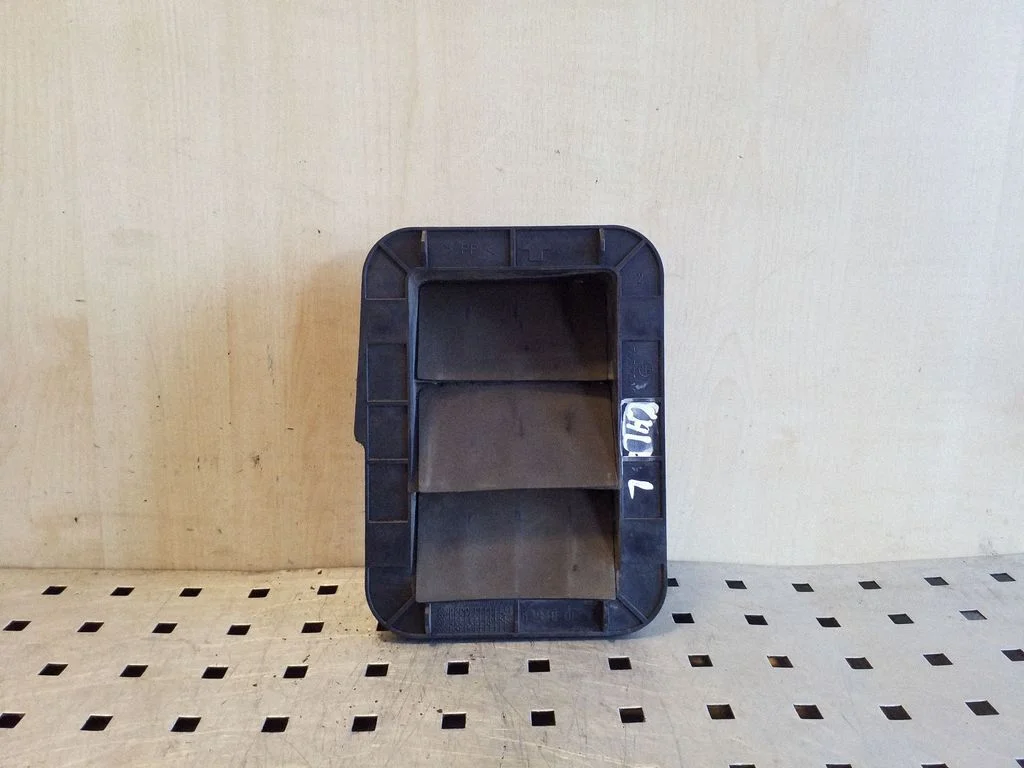 Quarter panel pressure vent 629400F010