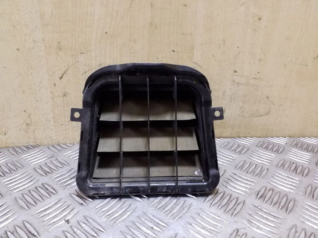 Ventilācijas režģis – Audi Q5 SQ5 8R (2008-2017)