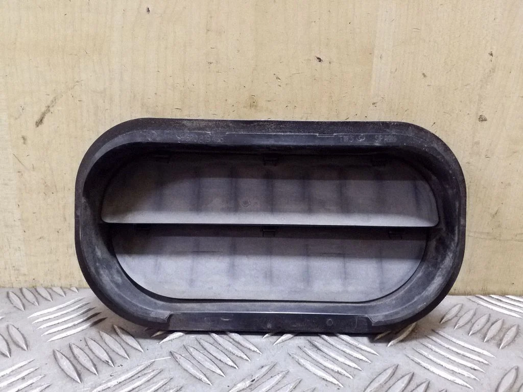 Ventilatsioonirest 6R0819465