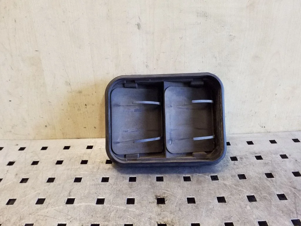 Ventilatsioonirest – Nissan Qashqai+2 (2008-2010)