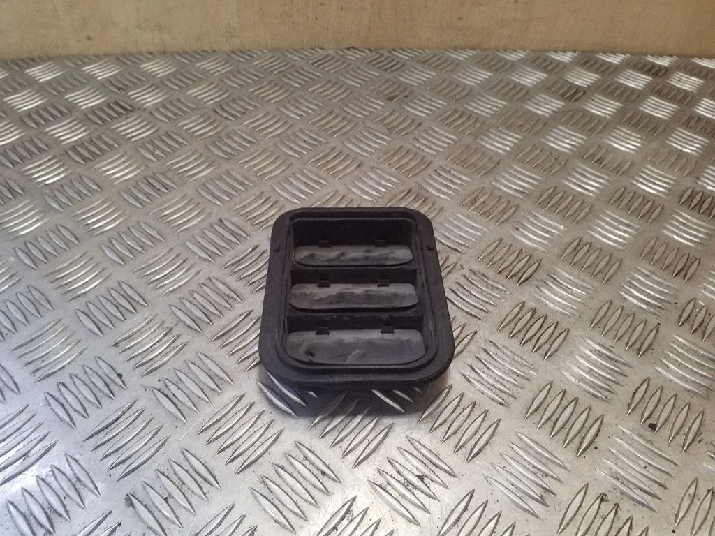 Ventilatsioonirest – Skoda Octavia Mk2 (1Z) (2004-2013)