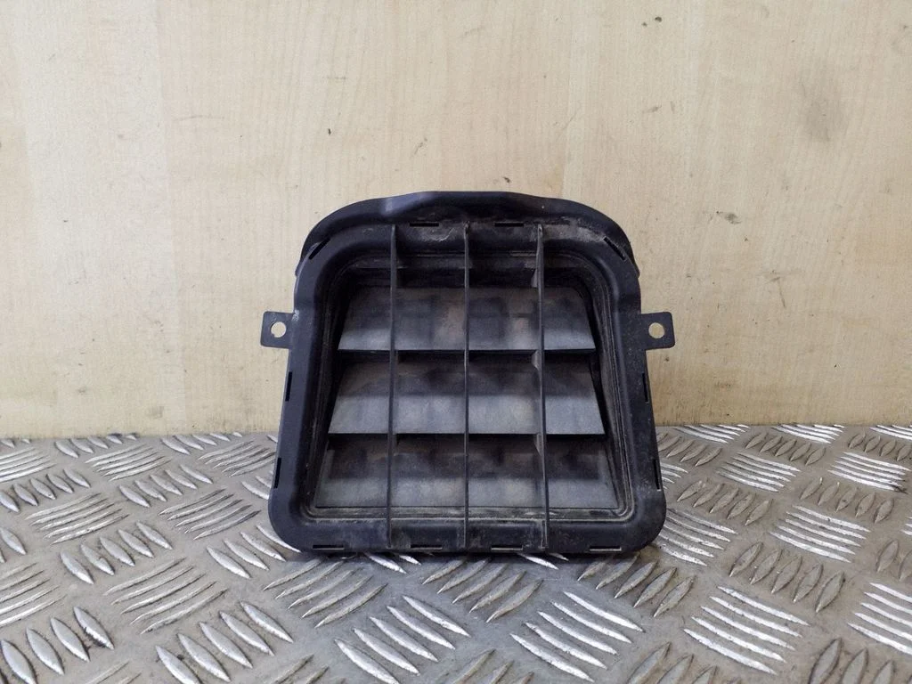 Ventilatsioonirest – Audi A5 Sportback 8TA (2009-2016)