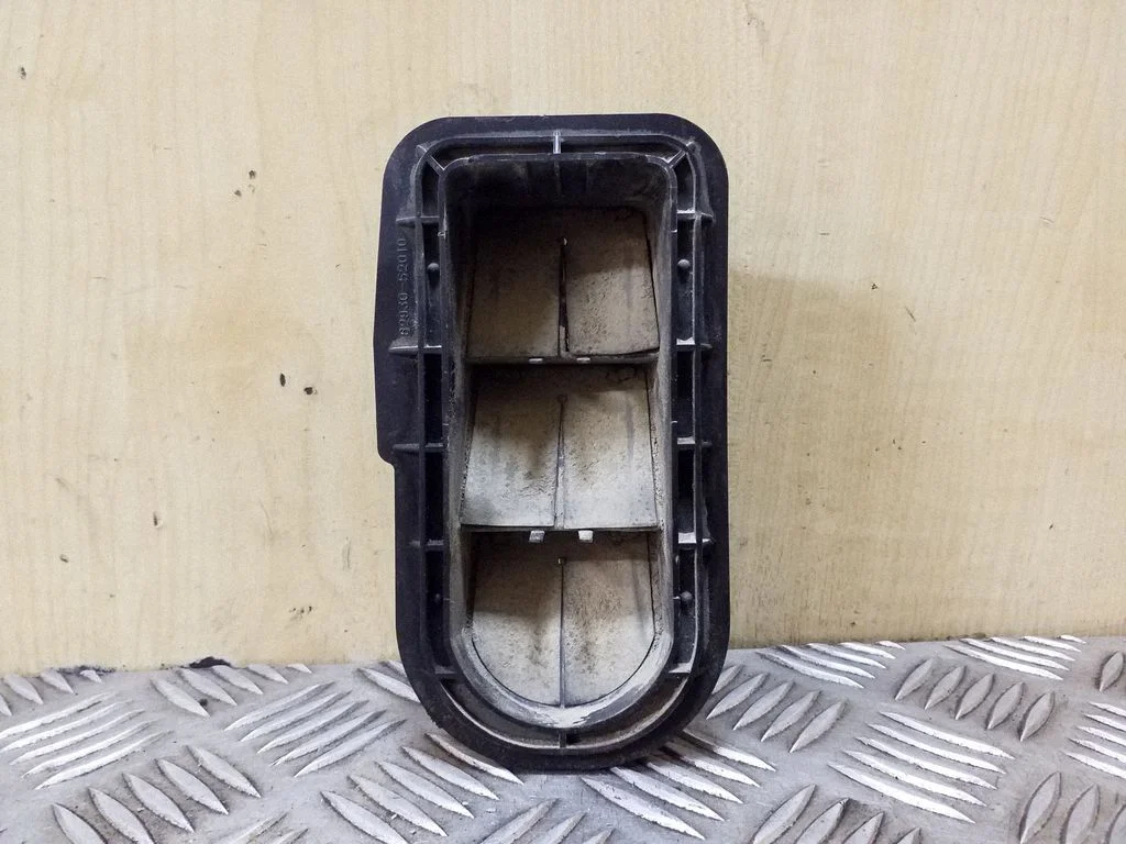 Ventilācijas režģis – aizmugurējā kreisā