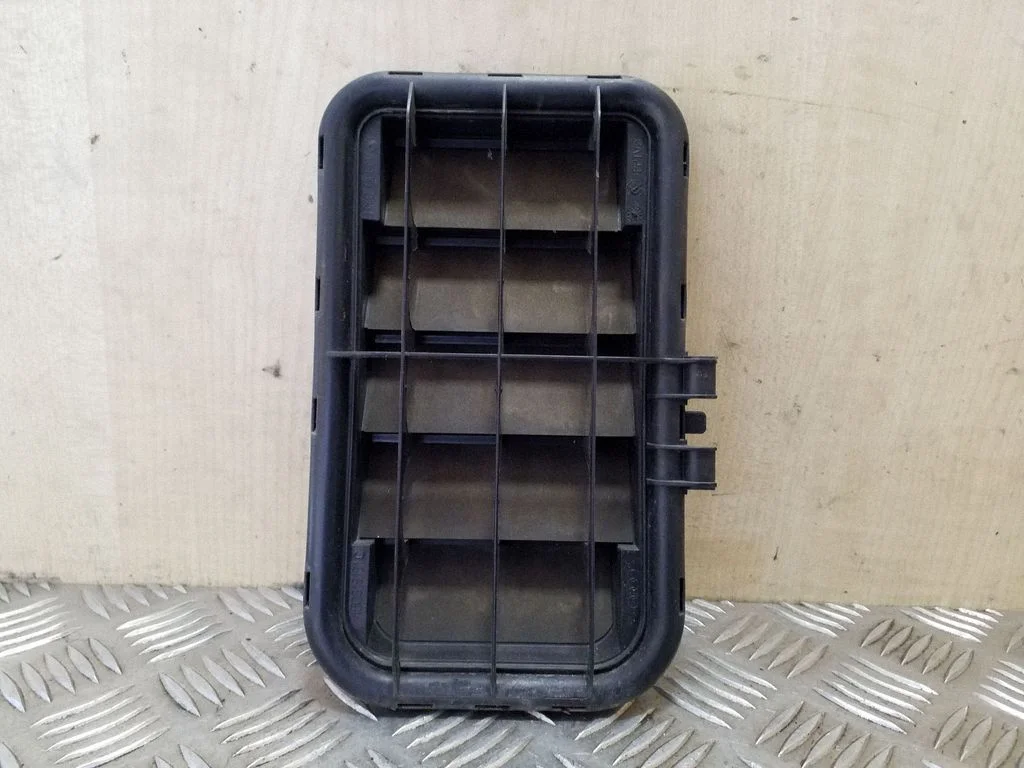 Quarter panel pressure vent 4E0819181C – Audi A8 S8 D4 4H (2010-2016)