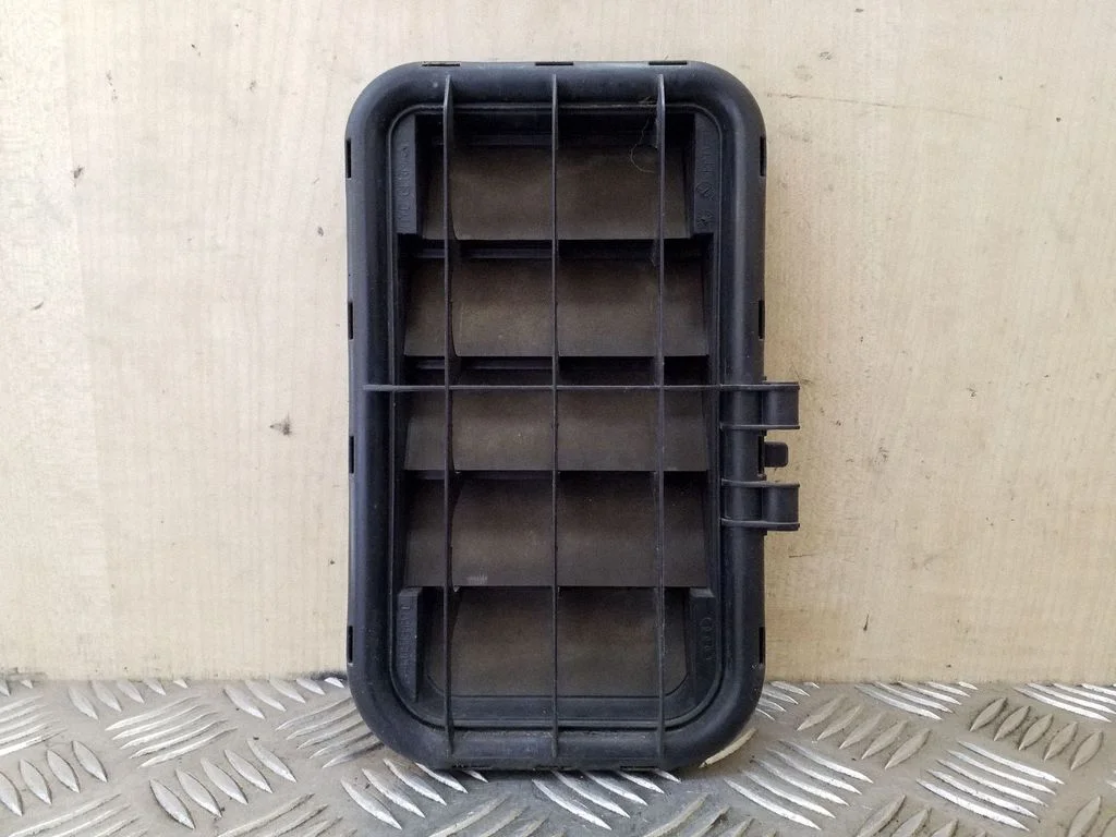 Quarter panel pressure vent 4E0819181C – Audi A8 S8 D4 4H (2010-2016)