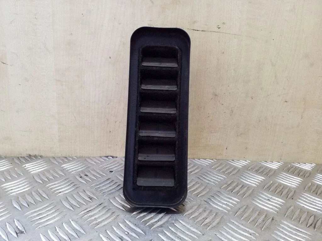 Ventilatsioonirest MN148274
