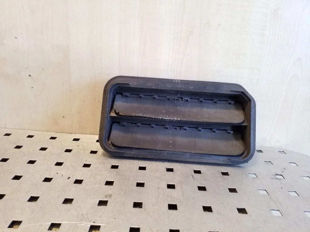 Ventilācijas režģis – kreisā