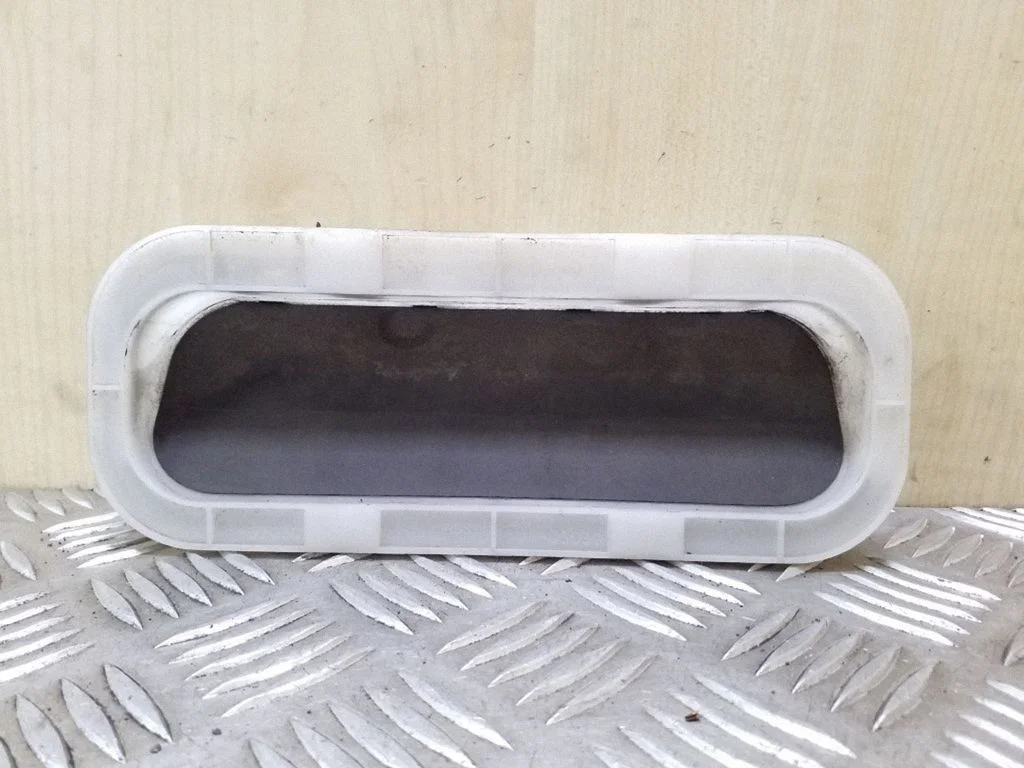 Quarter panel pressure vent 6294005030