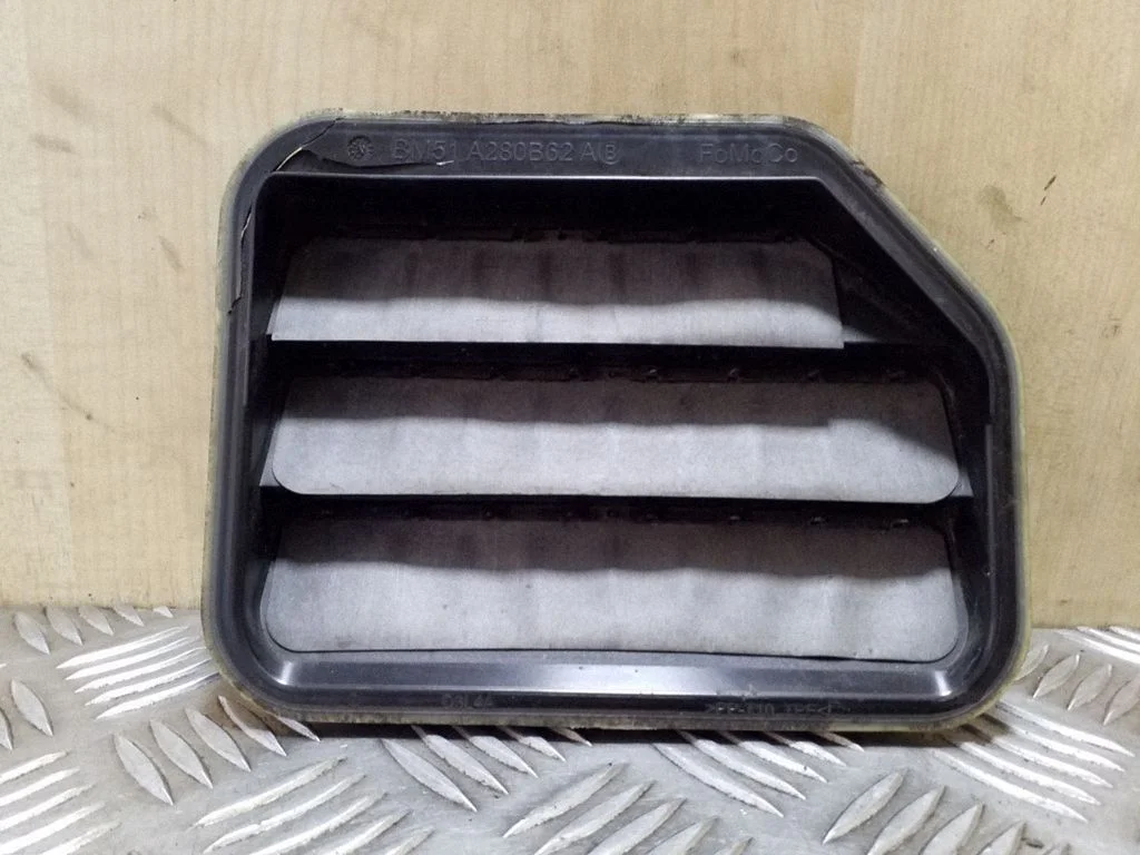Ventilatsioonirest BM51A280B62AB – Ford Focus (2010-2017)