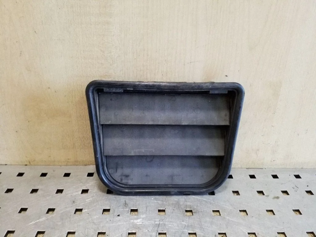 Ventilatsioonirest – Volvo XC70 (2005-2007)