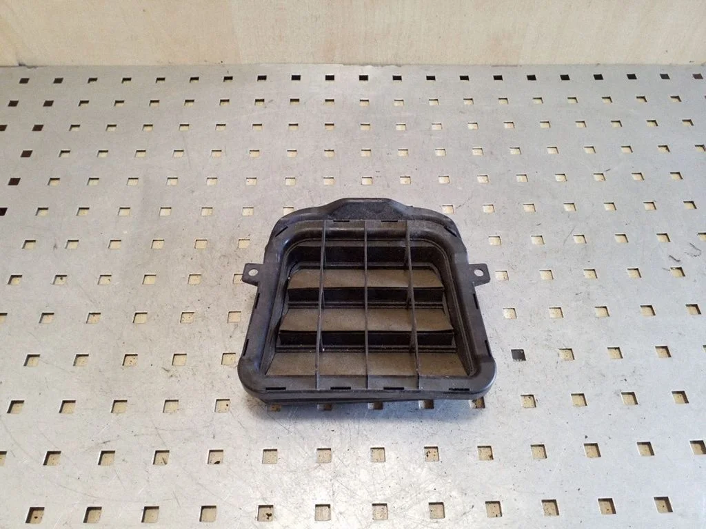 Ventilatsioonirest 8K0819181A