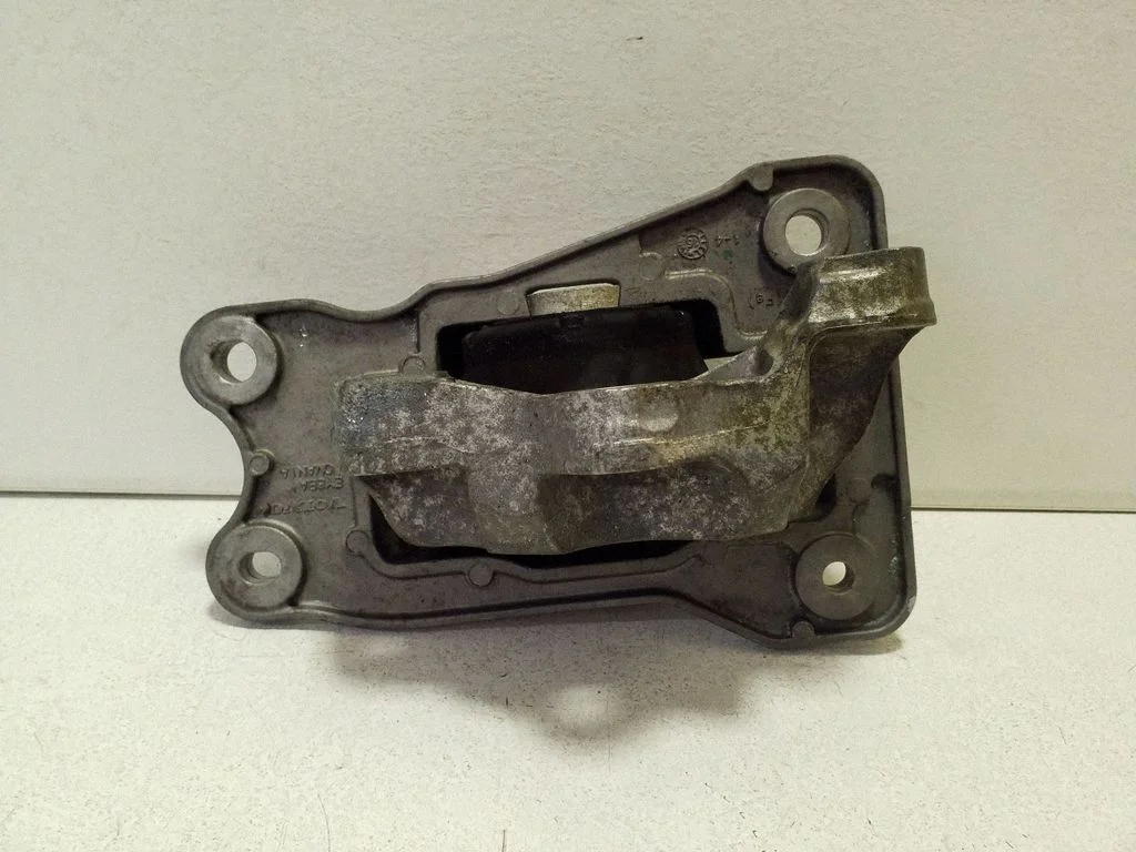 Gearbox mount 31460883