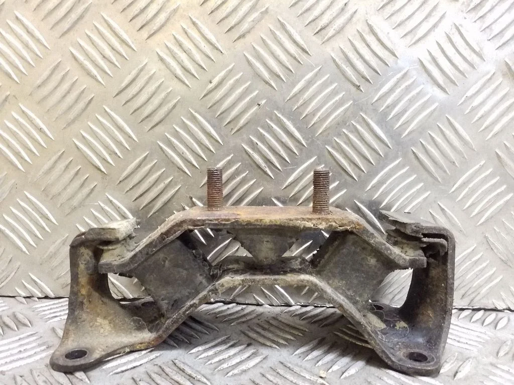 Gearbox mount – Subaru Legacy (1990-1998)