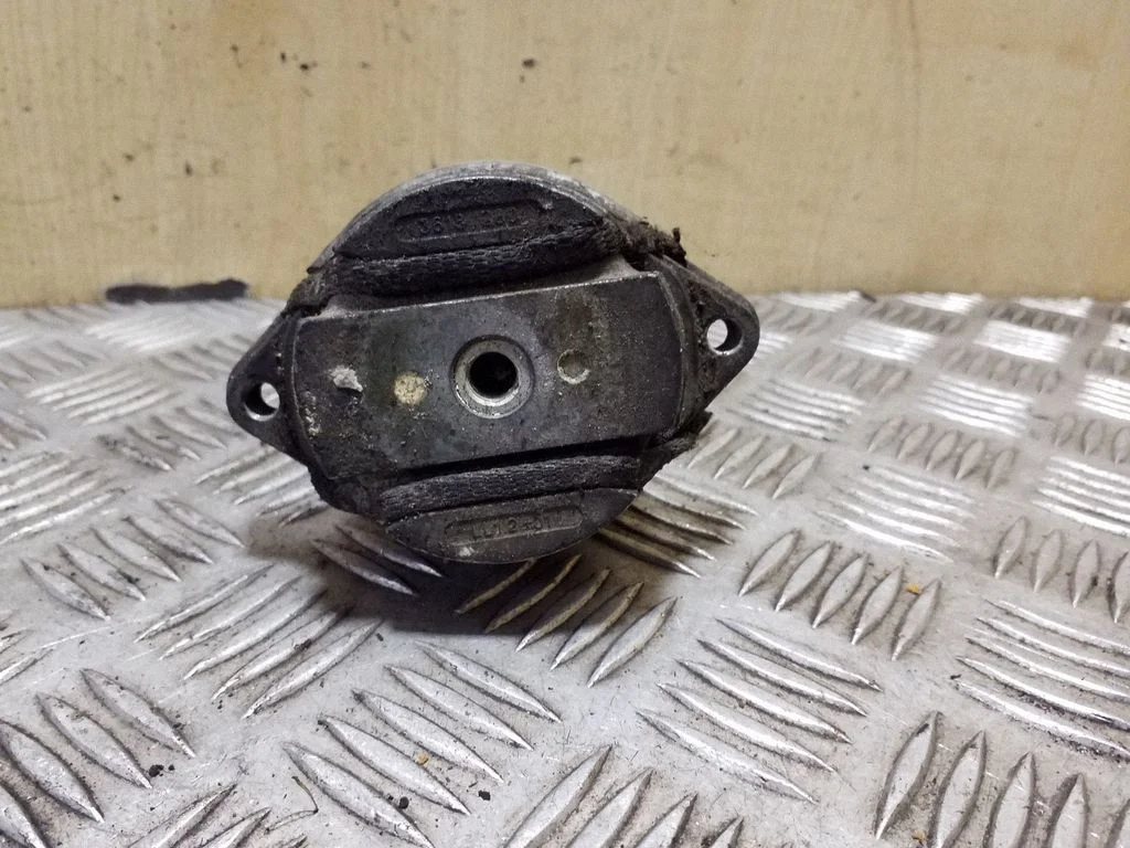 Gearbox mount 3618280