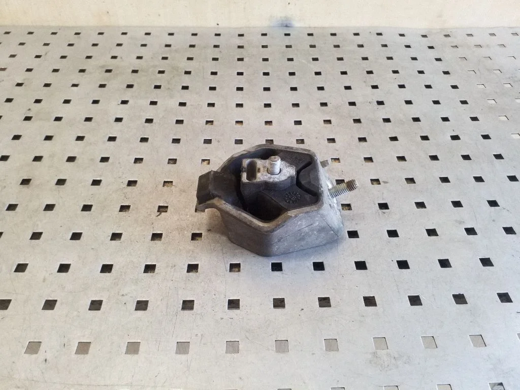 Gearbox mount 40A399151B